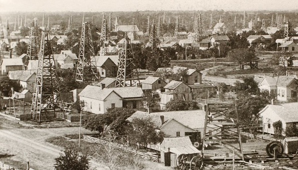By the end of 1898 there were almost 300 producing wells in the Corsicana oilfield. In 1923 a second, even larger oilfield discovery renewed the town’s petroleum prosperity.