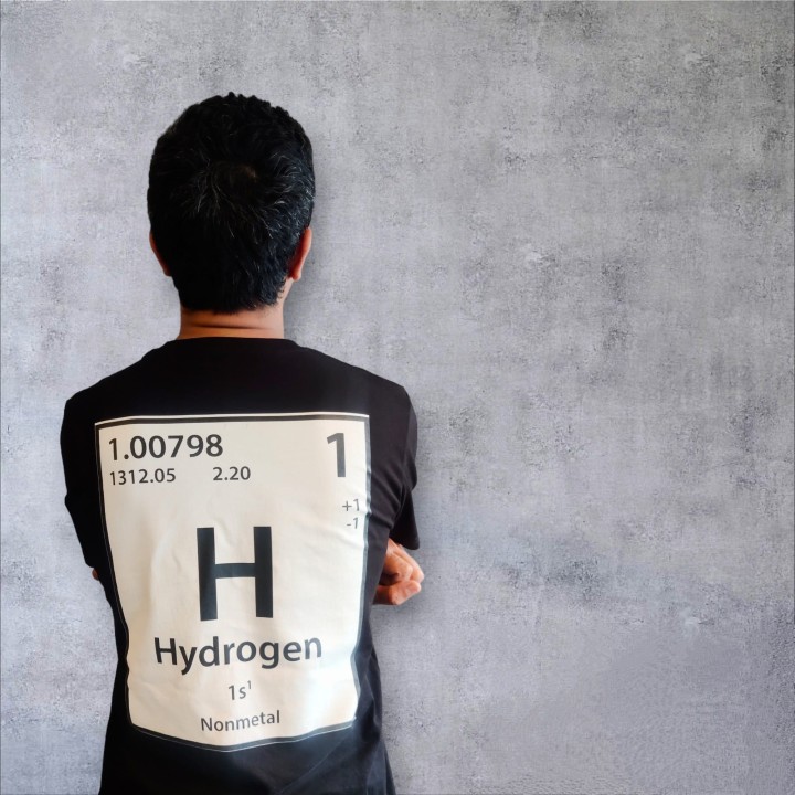 Harshal Sankhe from behind, wearing a T-shirt printed with the hydrogen element