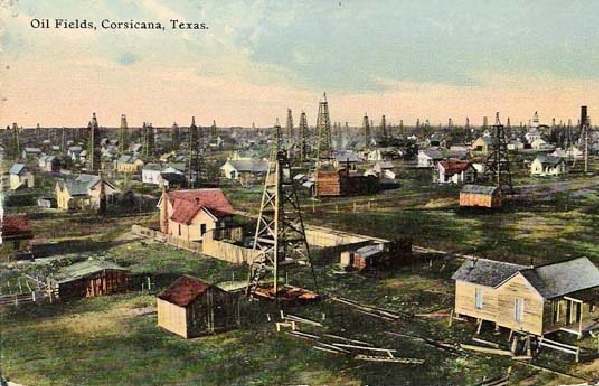 FiThe first Texas oil boom arrived in 1894 when the Corsicana oilfield was discovered by a drilling contractor hired by the city to find water. An annual Derrick Day Chili & BBQ Cook-Off celebrates the discovery. Colorized postcard of Navarro County oil wells, circa 1910. https://aoghs.org/petroleum-pioneers/texas-oil-boom-in-corsicana/